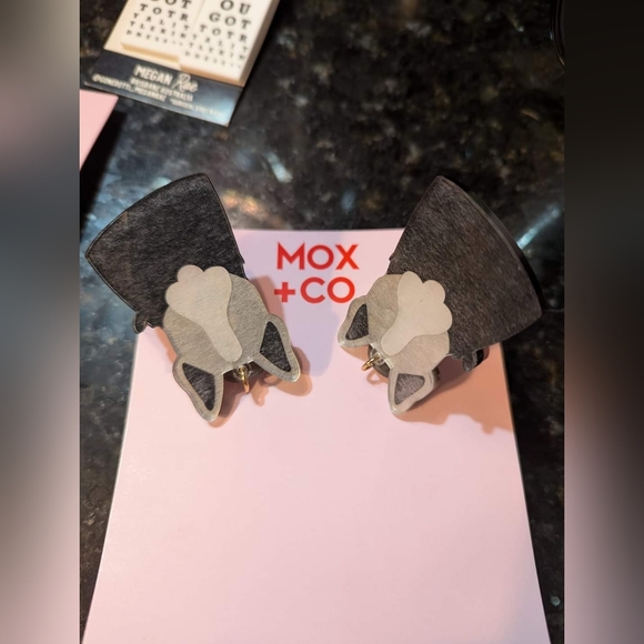 NWT/IP😍 MOX & CO 🐶❤️🐕‍🦺 VALENTINE DOGS🦮❤️🐶 acrylic dangle EARRINGS (posts) - Picture 2 of 3